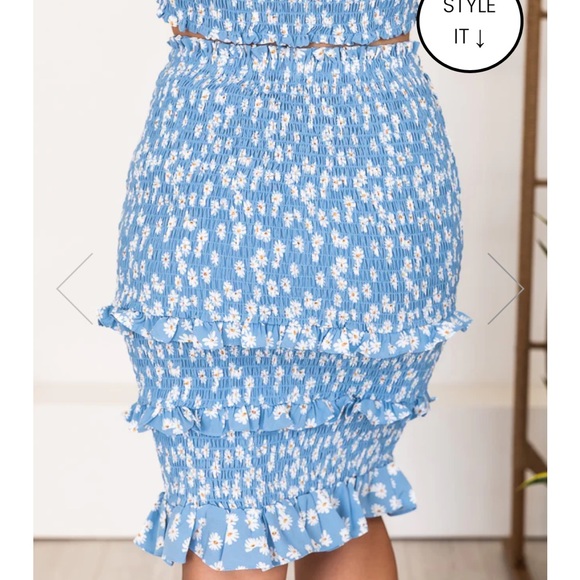 Pink Lily Dainty Daisies Blue Floral Smocked Two Piece Skirt Set - Picture 2 of 12